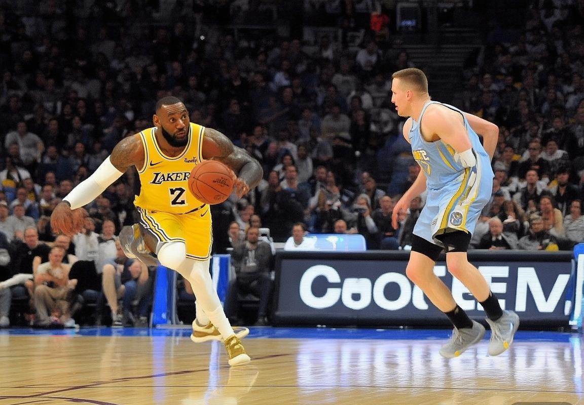 湖人掘金巅峰对决：西部火花激战回顾(图3)