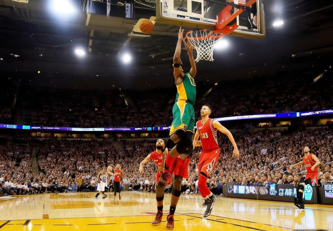 2016年NBA季后赛勇士火箭第三战经典对决回顾(图4)